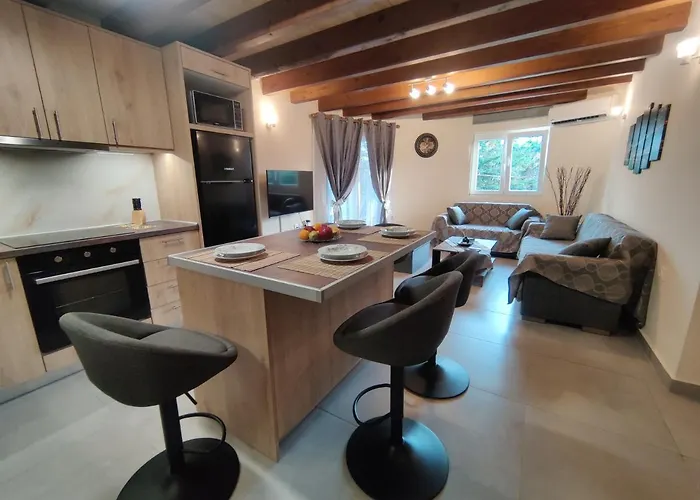 Nikitas Maisonette