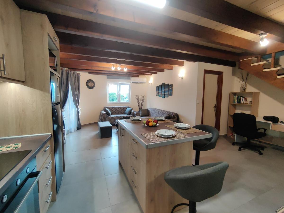 Nikitas Maisonette